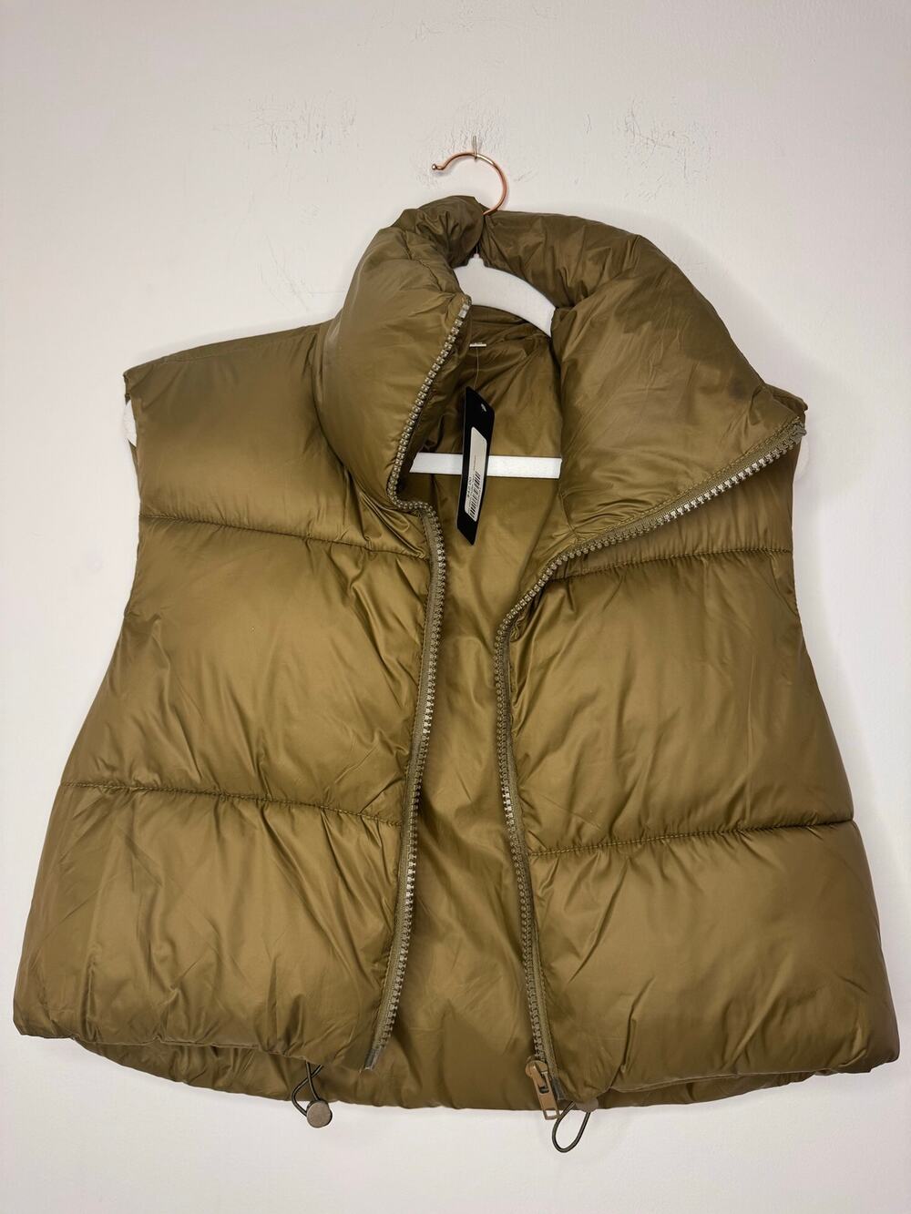 NWT Unbranded Women’s Medium Olive Green Quilted Puffer Vest Full Zip